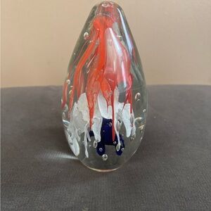 Elegant Art Sculpture with Red and White Swirls